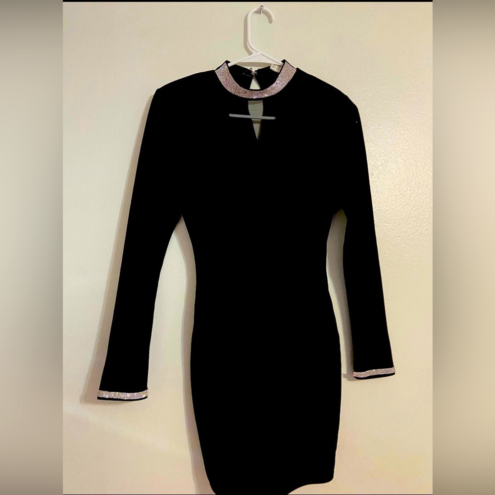 STEPS NEW YORK BLACK BODYCON DRESS WITH SILVER NECKLINE AND SLEEVES, SIZE S